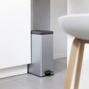 Alternative view of CURVER Slim Bin — Poubelle à pédale 40L noire