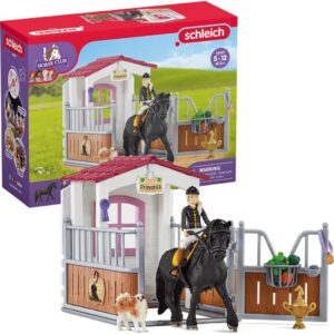 Schleich Horse Club | Box pour Chevaux avec Tori & Princess 42437 | Set avec écurie, Figurine Fille articulée, Cheval, Chien, clôture et Accessoires | Jouet Cheval pour Enfants dès 5 Ans | 26 pièces