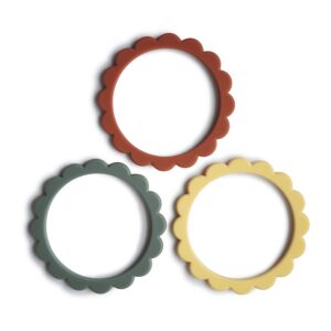 Mushie Anneau de Dentition Bébé | Gel Refrigerant | Jouet en Silicone Sans BPA | Bracelet Fleur | Lot de 3 | Accessoires Jeunes Enfants | Durable & Haute Qualité | Sunshine/Dried Thyme/Clay
