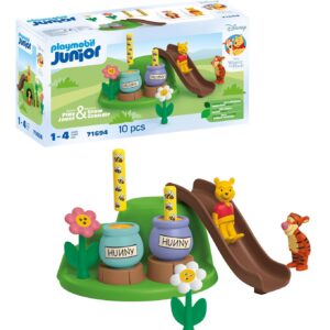 Playmobil 71694 Junior & Disney : Winnie l'ourson et Tigrou avec Jardin d'abeilles - Comprend Un Toboggan et Une Colline - Jouet fabriqué à partir de matière d'origine végétale - Dès 12 Mois