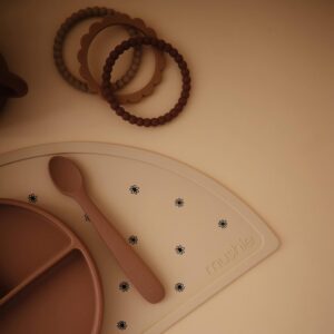 Alternative view of MUSHIE — Set de table en silicone enfant marguerite noire