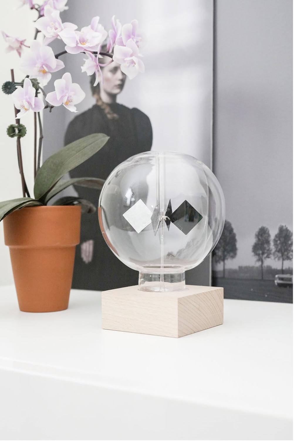 KIKKERLAND ST85 — Radiomètre Solaire en Hêtre et Verre – Image 3