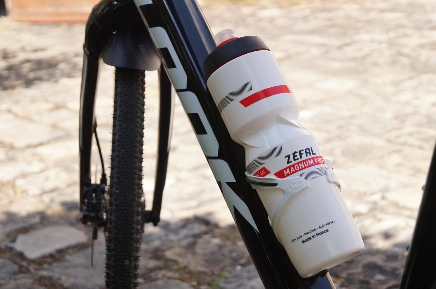 ZÉFAL Magnum Pro — Bidon Vélo 975 ml Blanc – Image 7