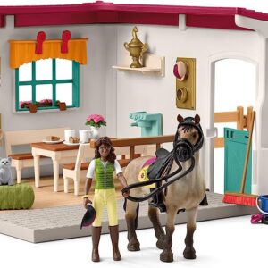 Schleich 42591 Horse Club – Sellerie du Centre équestre, Coffret avec 85 éléments Inclus Dont 1 Cheval et 1 Personnage, Coffret Figurines pour Enfants dès 5 Ans