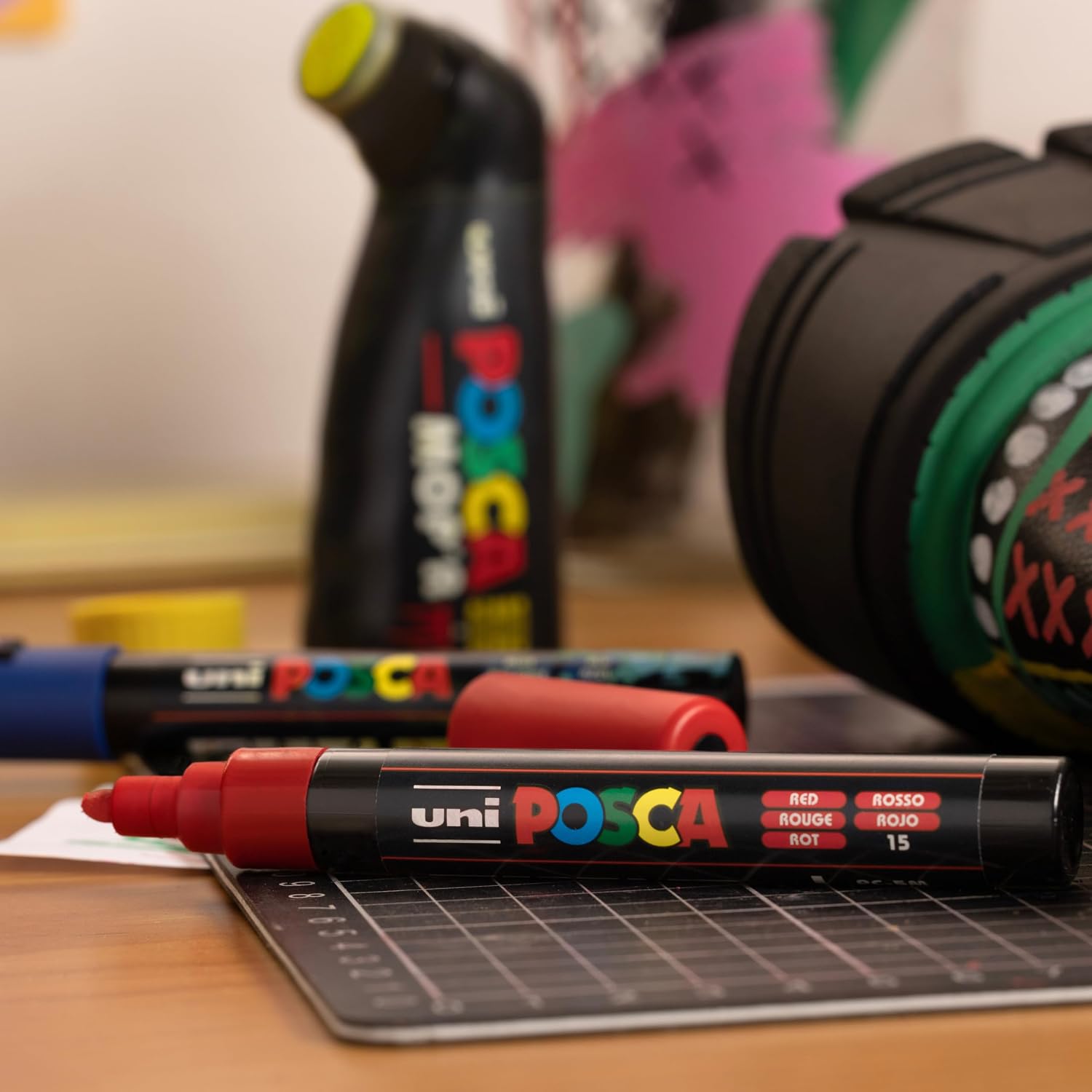 POSCA — Marqueur peinture or pointe extra large 15 mm – Image 3