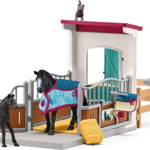 Schleich 42611 Horse Club – Box pour Cheval avec Jument et Poulain, Coffret avec 21 éléments Inclus Dont 2 Chevaux, Coffret Figurines pour Enfants dès 5 Ans