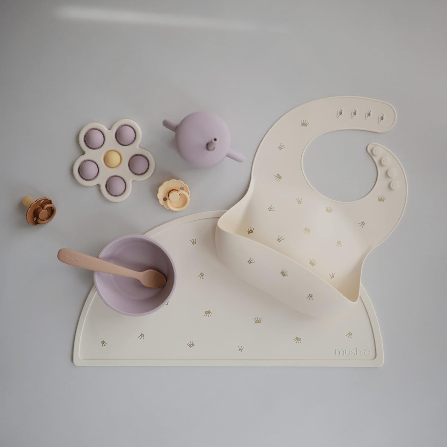 MUSHIE — Set de table en silicone pour enfants Couronnes – Image 5