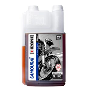 IPONE - Huile Moteur Moto 2 Temps Samouraï Racing - Senteur Fraise - 100 % Synthétique - Très Haute Performance – Compatible Mélange, Graissage Séparé, Systèmes d'injection - Bidon Doseur 1 L