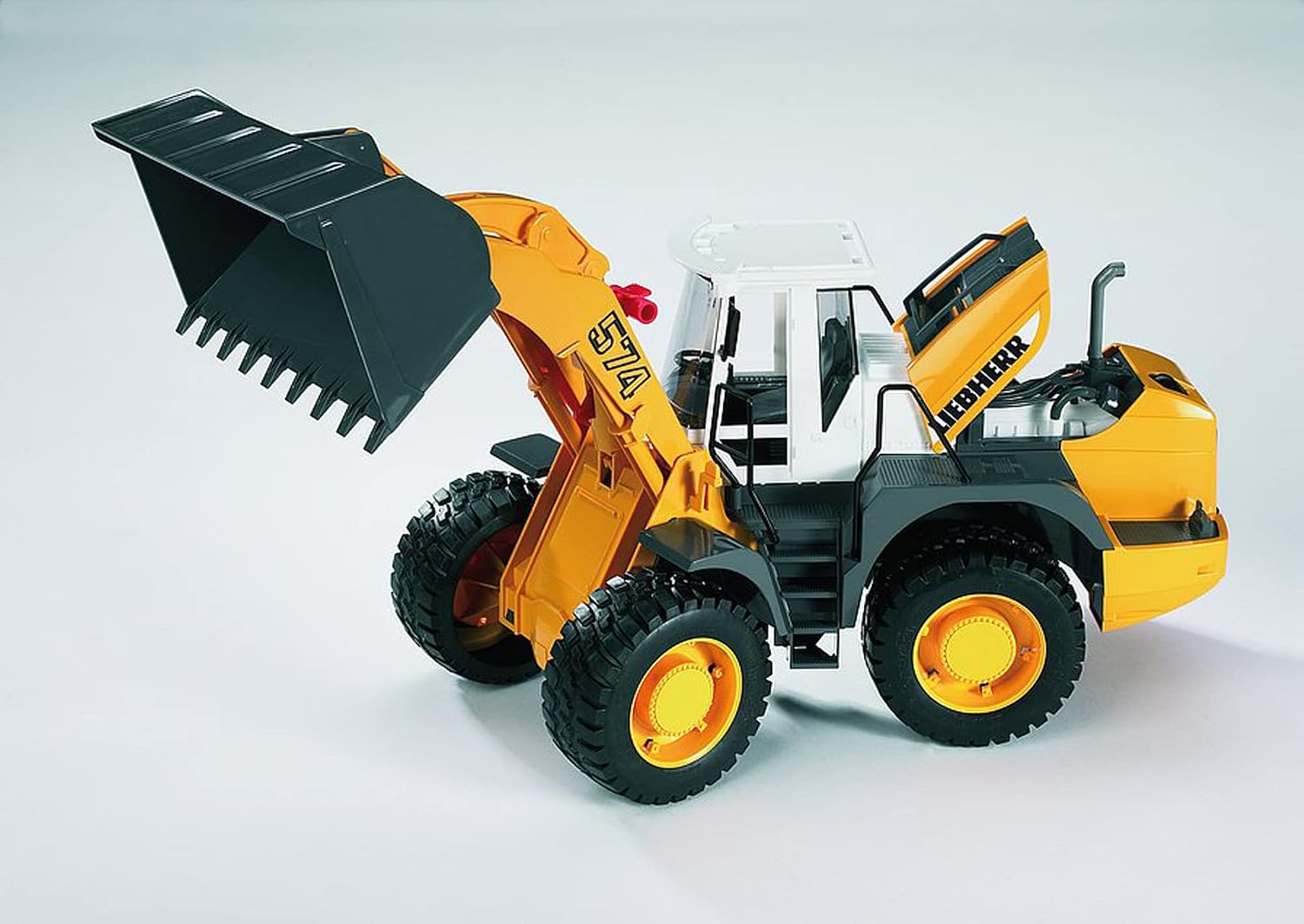 BRUDER Liebherr L574 — Chargeuse sur pneus articulée – Image 3