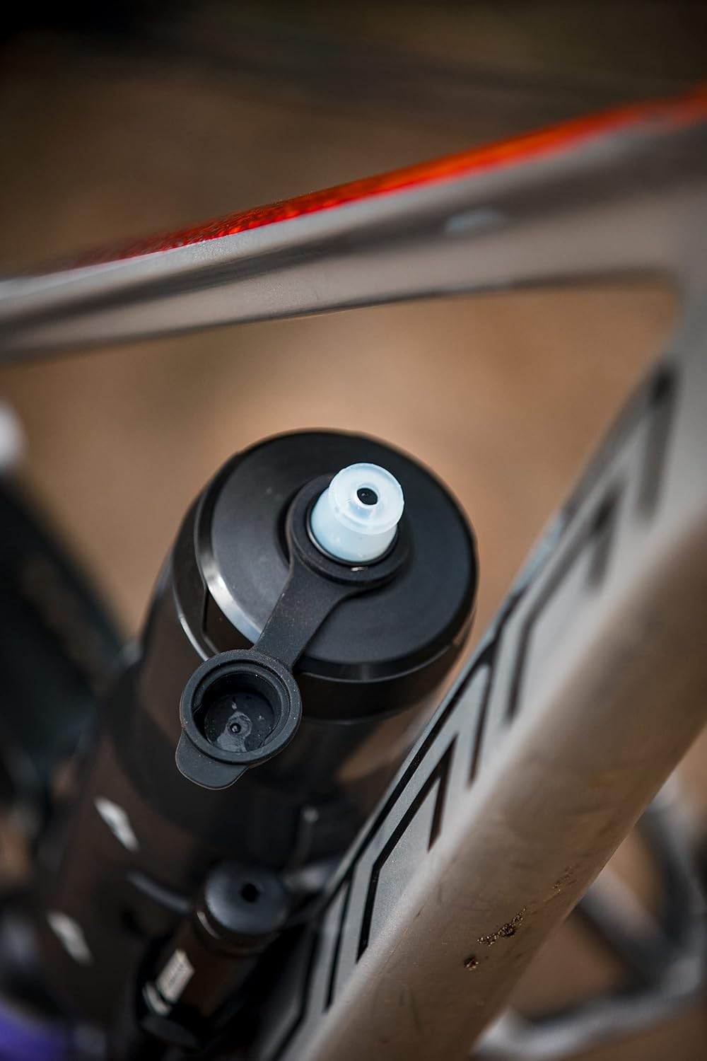 ZEFAL Sense Soft 65 No Mud — Bidon vélo 650ml Noir fumé – Image 6