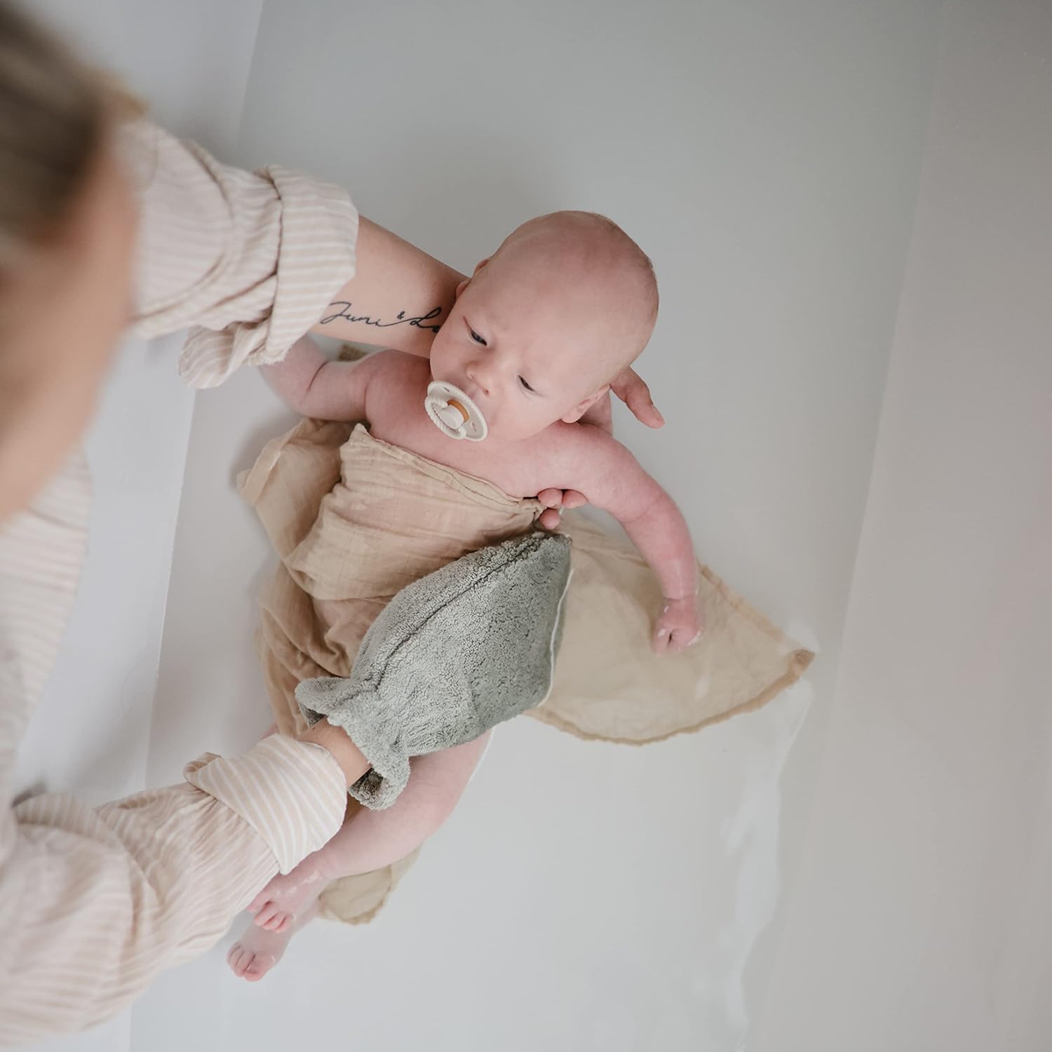 MUSHIE — Lot de 8 Gants de Bain Bébé en Coton Bio – Image 3