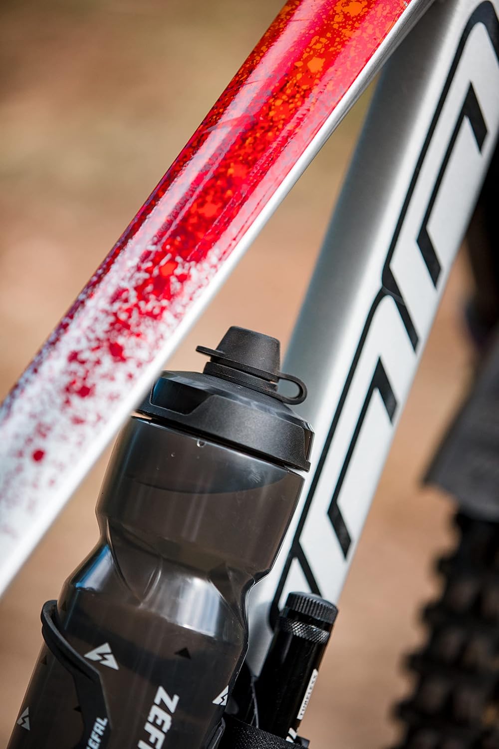 ZEFAL Sense Soft 65 No Mud — Bidon vélo 650ml Noir fumé – Image 7