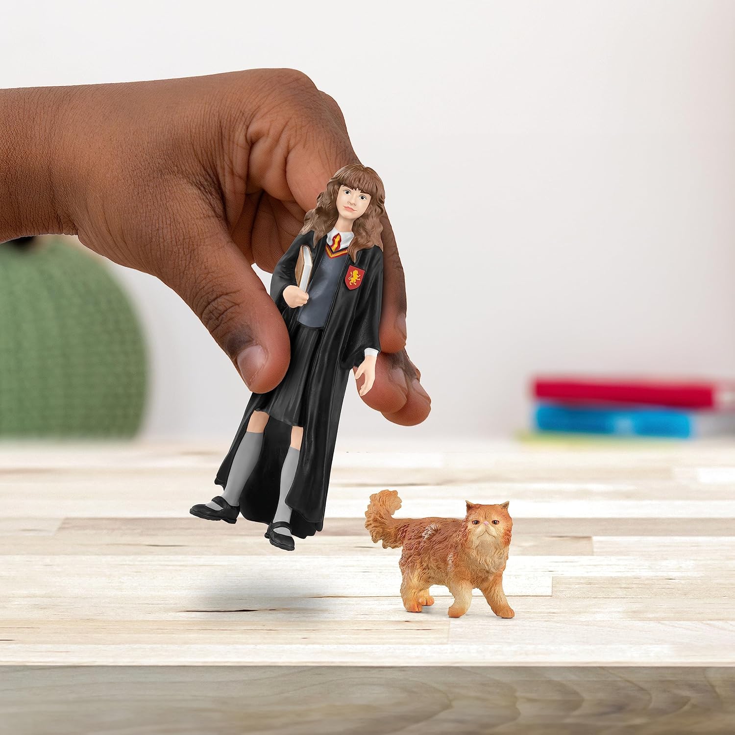 SCHLEICH Wizarding World — Figurine Hermione et Pattenrond – Image 2