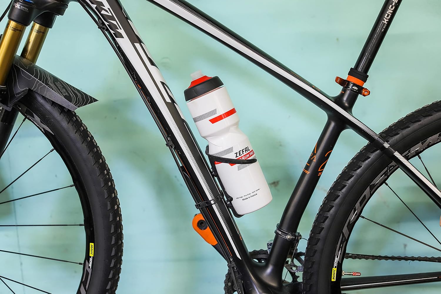 ZÉFAL Magnum Pro — Bidon Vélo 975 ml Blanc – Image 3