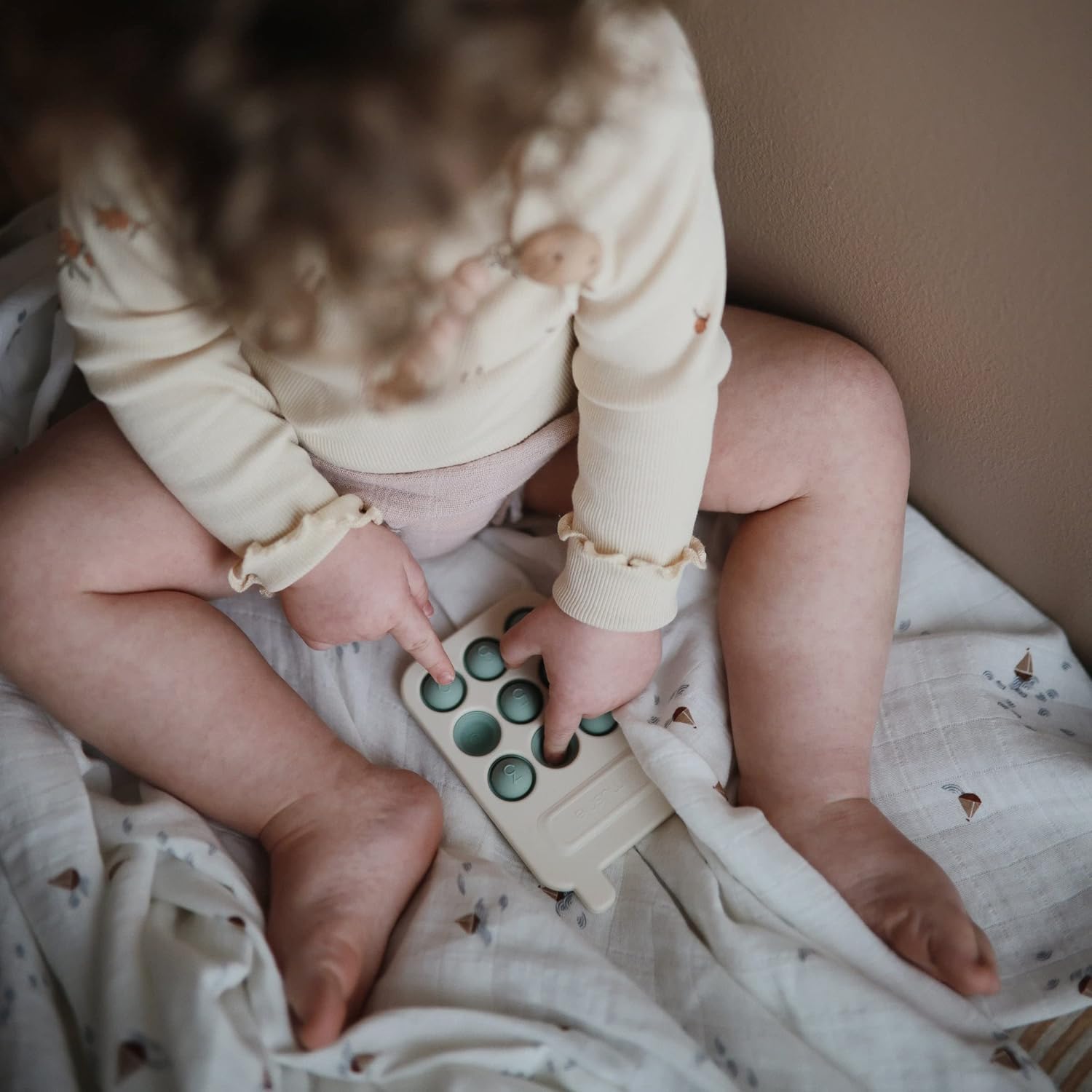 MUSHIE — Jouet Téléphone Presse pour Bébé Tradewinds – Image 3