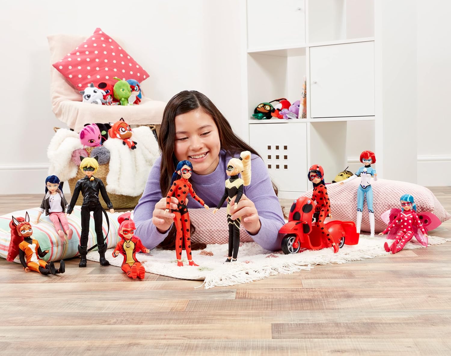 BANDAI Miraculous Ladybug — Mini-poupée Queen Bee 12 cm – Image 2
