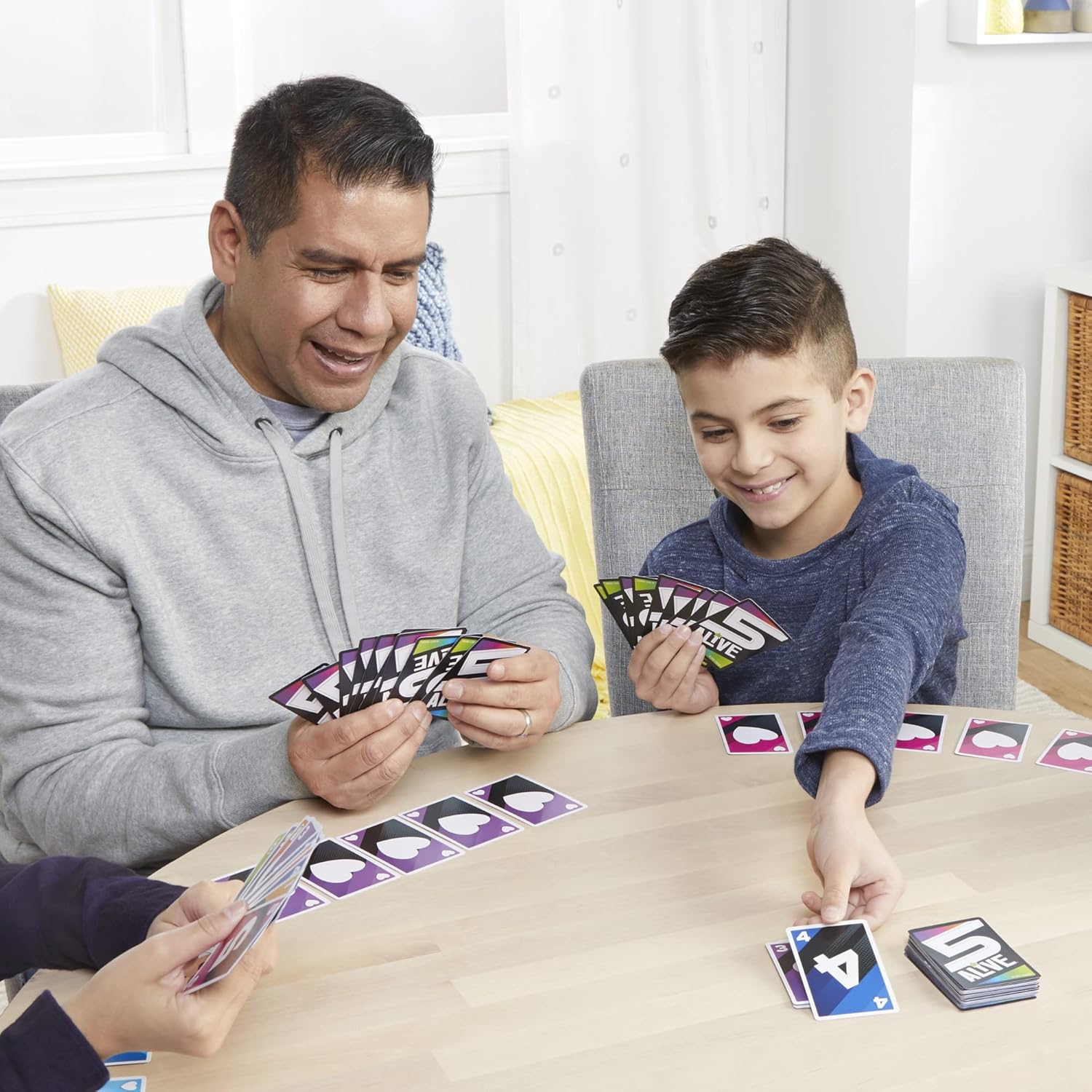 HASBRO Gaming 5 Alive — Jeu de Cartes familial 2 à 6 joueurs – Image 4