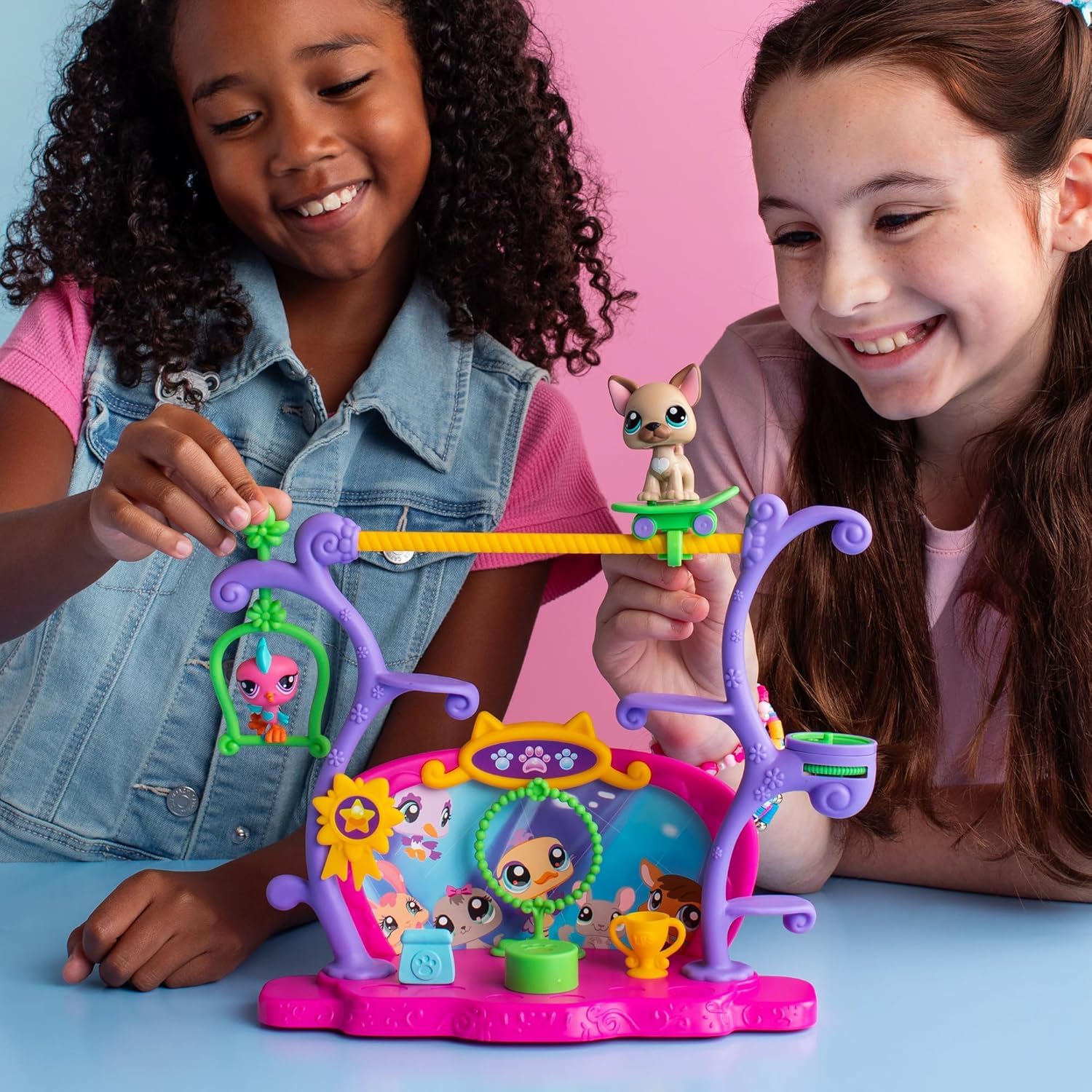 Littlest Pet Shop - Pack Exclusif 2 Coffrets : Jour de Neige & Pets Got Talent (5 Figurines et 14 Accessoires) + 1 Figurine Supplémentaire (Petit Chat Jaune) - Licence Officielle - Mini Figurines - Jo – Image 4