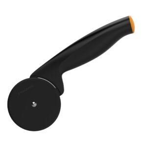 Fiskars Roulette à pizza, Lame en plastique, Longueur: 19 cm, Functional Form, Noir/Orange, 1019533