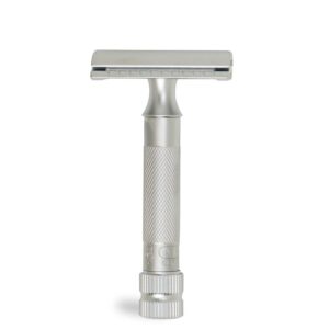 MERKUR 34C Rasoir de sécurité – Finition chrome mat, manche court et lourd, conception en deux pièces, peigne fermé, rasage humide traditionnel – Fabriqué en Allemagne