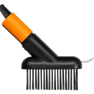 Fiskars Brosse pour joints pour desherber, émousser sur la terrasse, Longueur: 18,5 cm, Largeur: 15 cm, Poils en acier/Corps en plastique renforcé de fibre de verre, Noir/Orange,QuikFit, 1000657