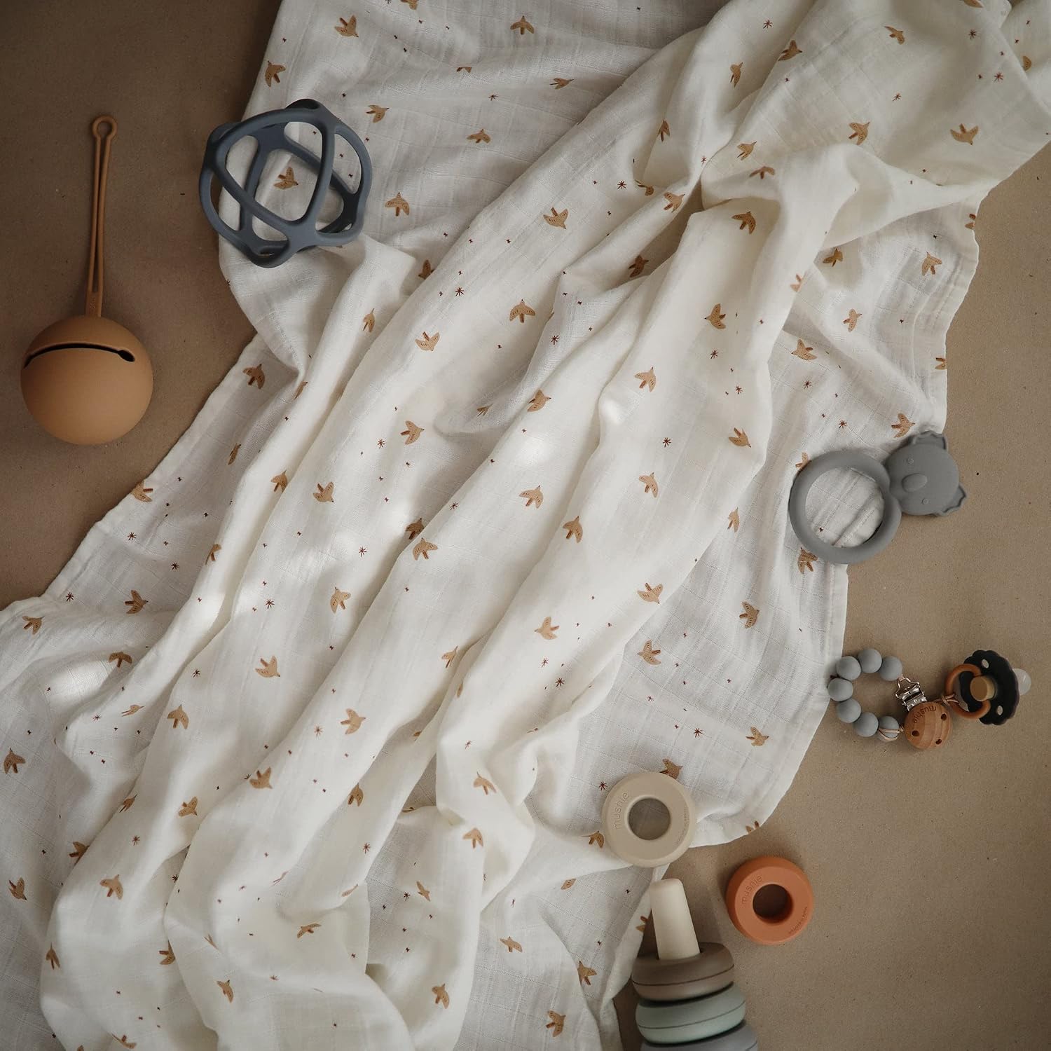 MUSHIE — Couverture d’emmaillotage en mousseline bébé Sparrow – Image 4