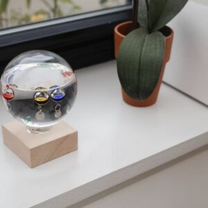 Alternative view of KIKKERLAND — Thermomètre Galileo en Verre et Bois Hêtre