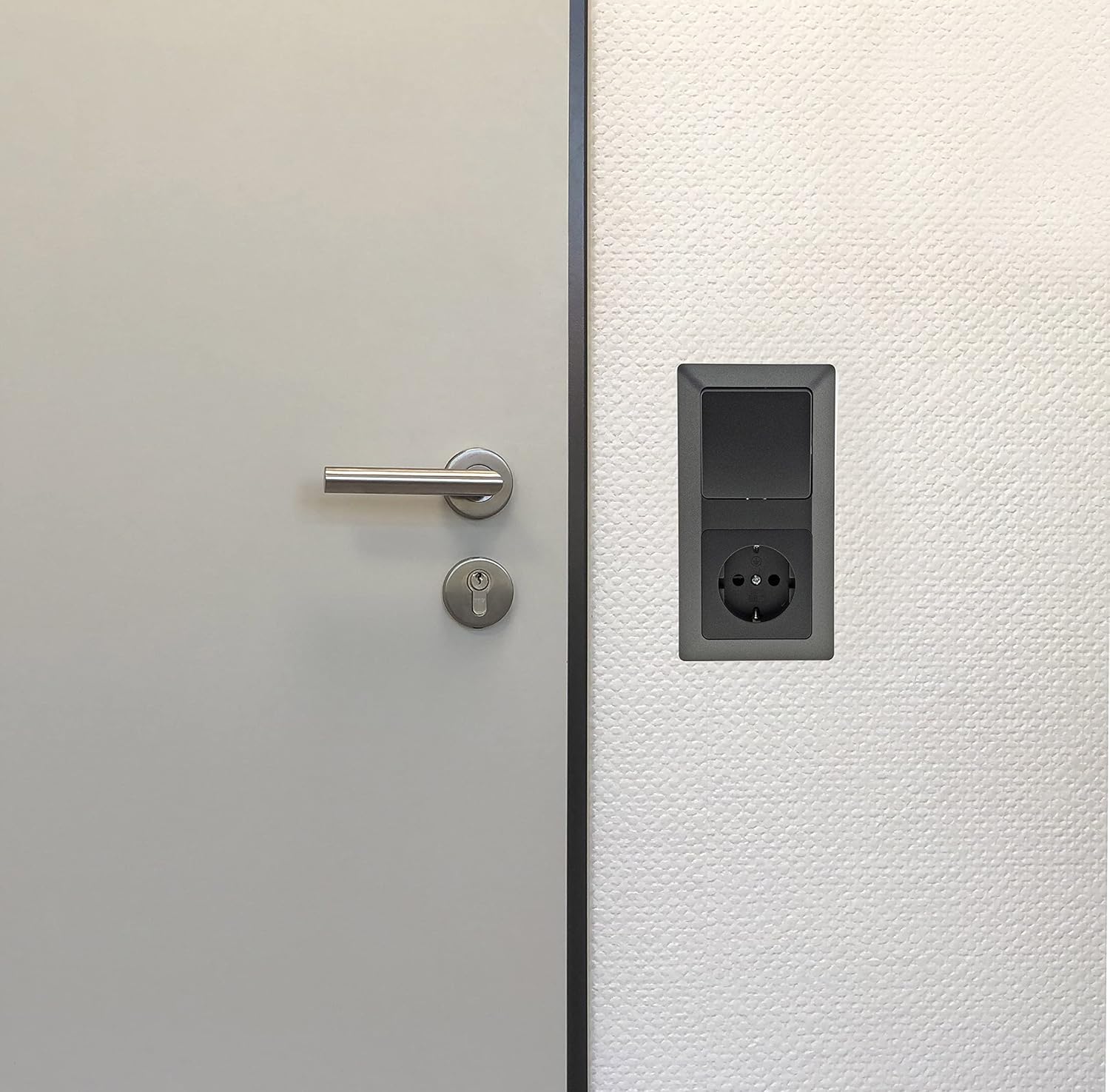 MILOS — Prise avec interrupteur encastré 230 V 16 A – Image 2