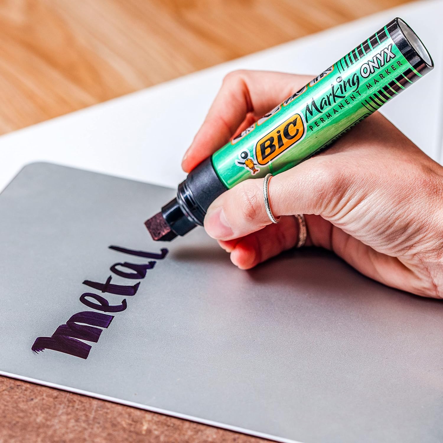 BIC Marking Onyx 1481 — Boîte de 12 marqueurs permanents noirs – Image 4